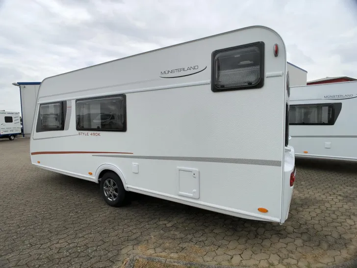 Fahrzeugbild LMC Style 490 K #3