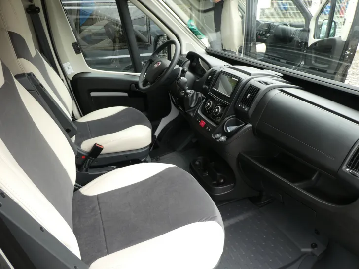 Fahrzeugbild Challenger Van V114S #8