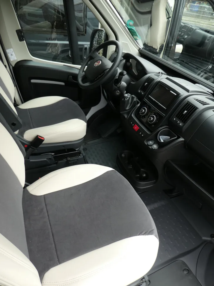 Fahrzeugbild Challenger Van V114S #9