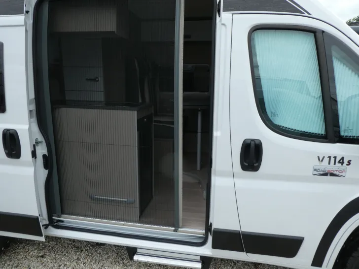 Fahrzeugbild Challenger Van V114S #11
