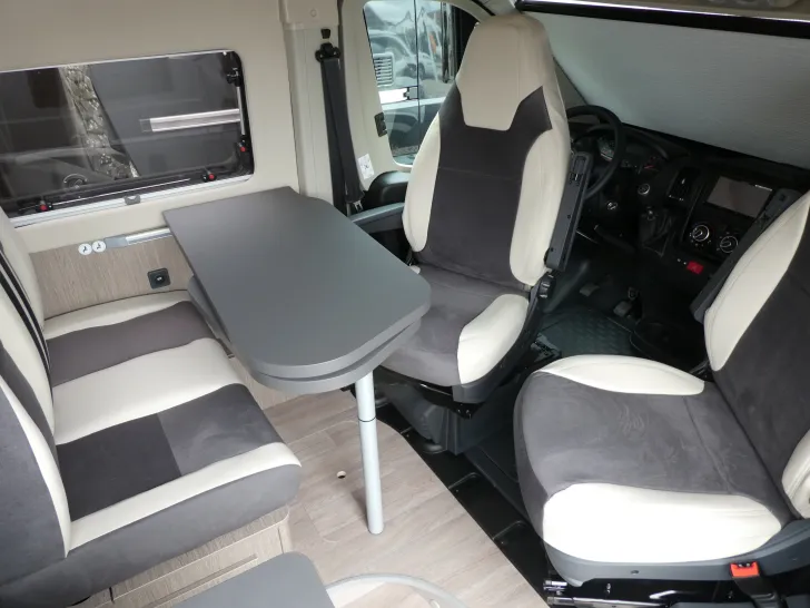 Fahrzeugbild Challenger Van V114S #15