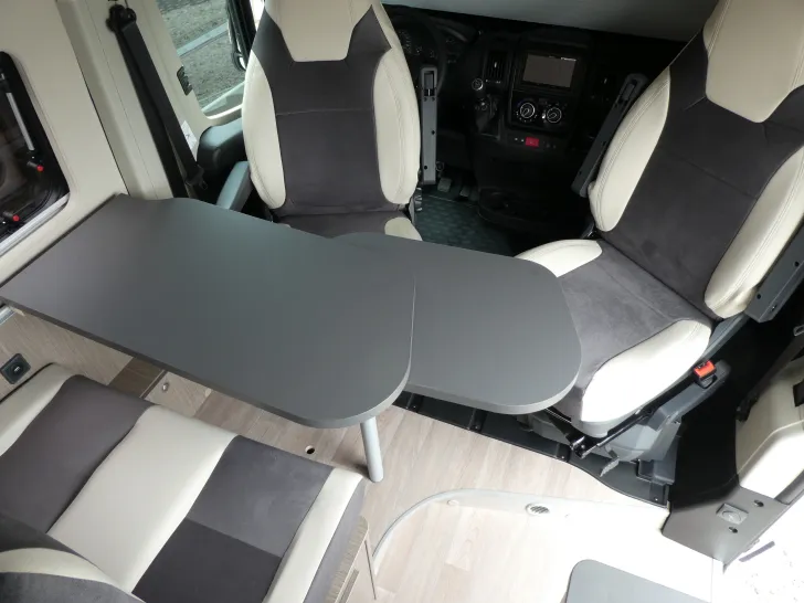 Fahrzeugbild Challenger Van V114S #17