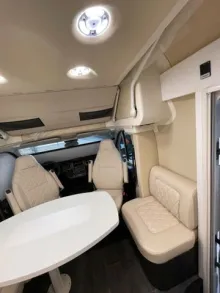 Fahrzeugbild Wingamm Oasi 690 Twins #8