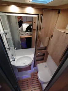 Fahrzeugbild Laika Ecovip L 2009 - mit Hubbett #17