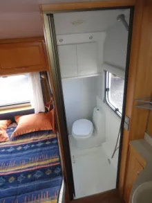 Fahrzeugbild Knaus Azur 400 Nr. 43 - franz. Bett, SG #12