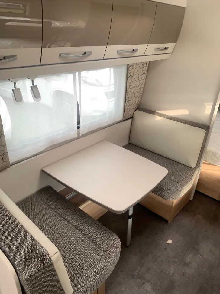 Fahrzeugbild Dethleffs Nomad 730 FKR Etagenbetten+7 Personen #8