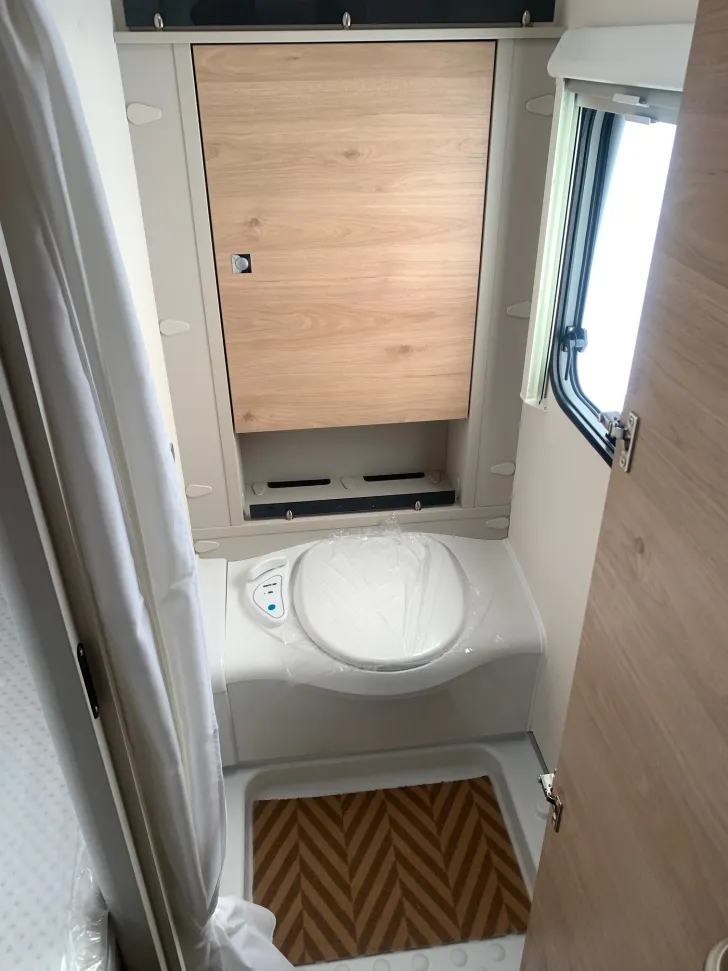Fahrzeugbild Dethleffs Nomad 730 FKR Etagenbetten+7 Personen #11