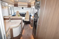 Bild 7 Hymer B-Klasse ML I 780 *Bugstauschränke*Leder*170 PS