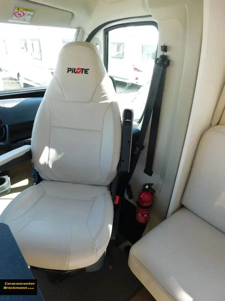 Fahrzeugbild Pilote Pacific P740FC #15