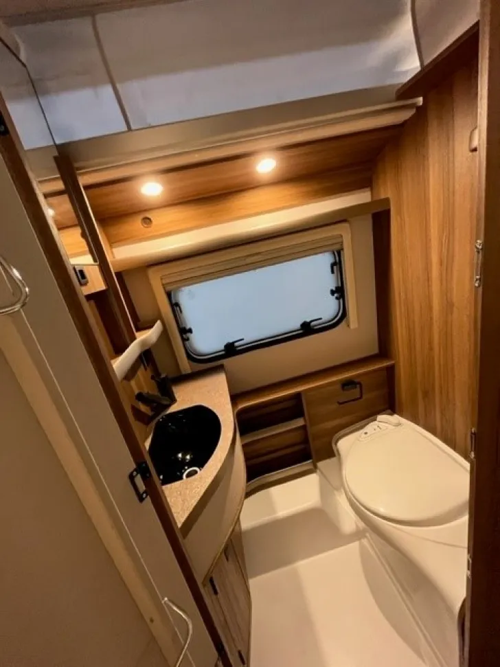 Fahrzeugbild Hymer Eriba Touring 530 Tageszulassung Sitzgruppe Heck #6