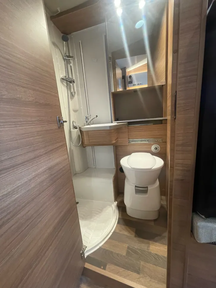 Fahrzeugbild Weinsberg CaraCompact Suite 640 MEG EDITION [PEPPER] #15