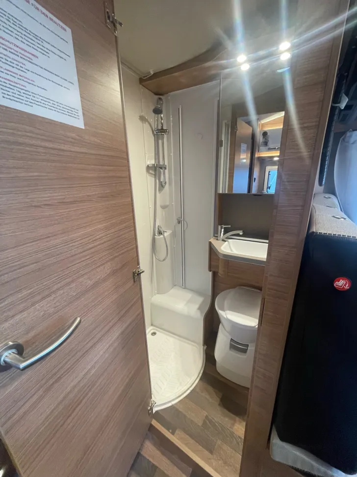 Fahrzeugbild Weinsberg CaraCompact Suite 640 MEG EDITION [PEPPER] #16