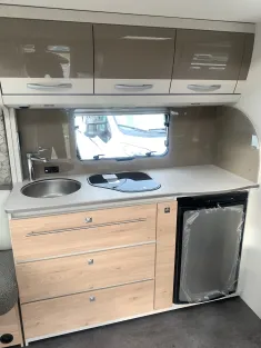 Bild 6 Dethleffs Nomad 730 FKR Aufl.2,8t,/Duschpaket/Ruby