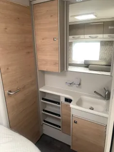 Bild 12 Dethleffs Nomad 730 FKR Aufl.2,8t,/Duschpaket/Ruby
