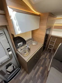 Fahrzeugbild Weinsberg CaraHome 650 DG - Alkoven - für 5 Personen #13