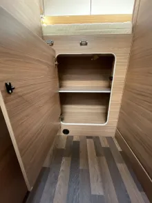 Fahrzeugbild Weinsberg CaraHome 650 DG - Alkoven - für 5 Personen #17