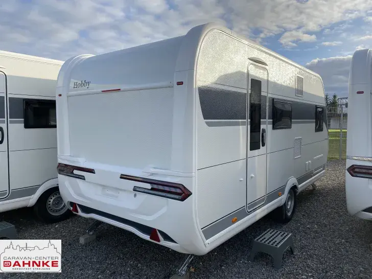 Fahrzeugbild Hobby De Luxe 490 KMF City-Wasseranschluss*1.800 kg* #1