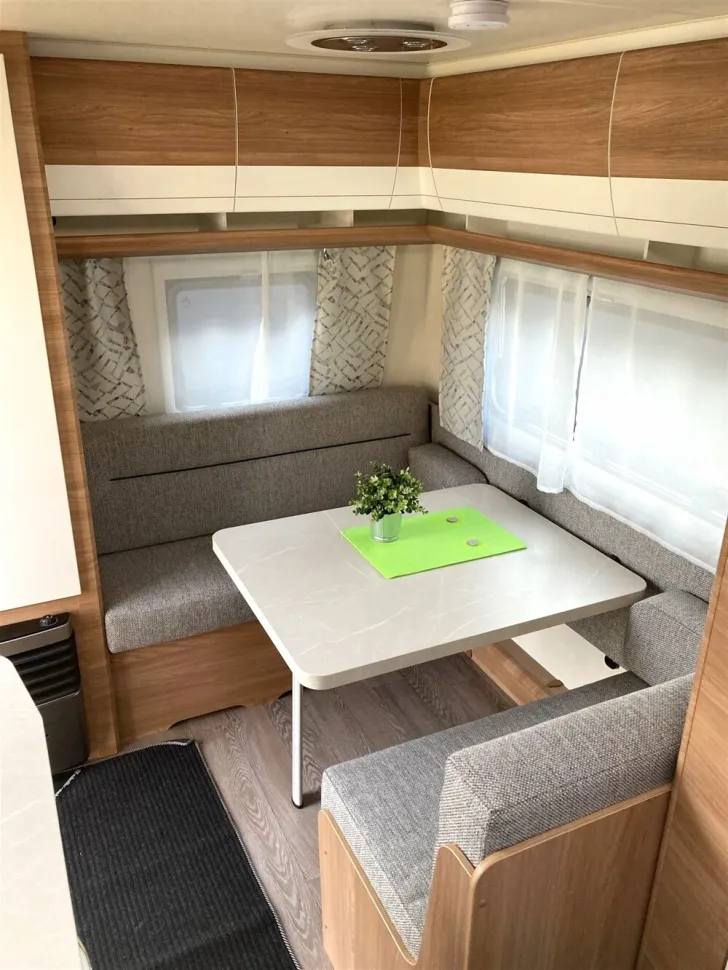 Fahrzeugbild Hobby De Luxe 440 SF #6