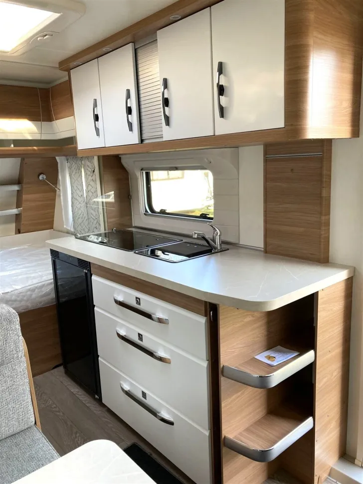 Fahrzeugbild Hobby De Luxe 440 SF #7