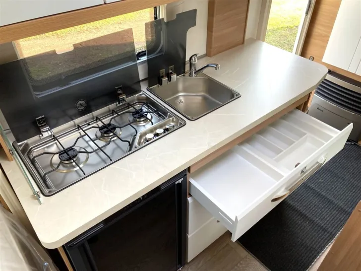 Fahrzeugbild Hobby De Luxe 440 SF #8