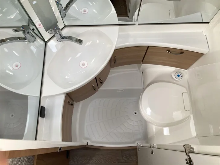 Fahrzeugbild Hobby De Luxe 440 SF #11