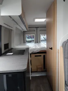 Bild 16 Sunlight Camper Van Cliff 640 Entry