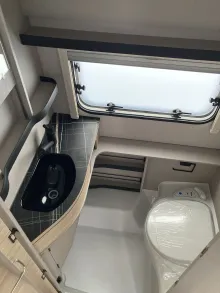 Fahrzeugbild Hymer Eriba Touring 542 Harbour Blue #12