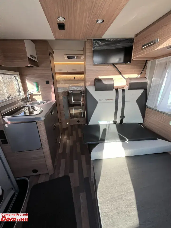 Fahrzeugbild Weinsberg CaraCompact Suite 640 MEG EDITION [PEPPER] Anhängerkupplung #8
