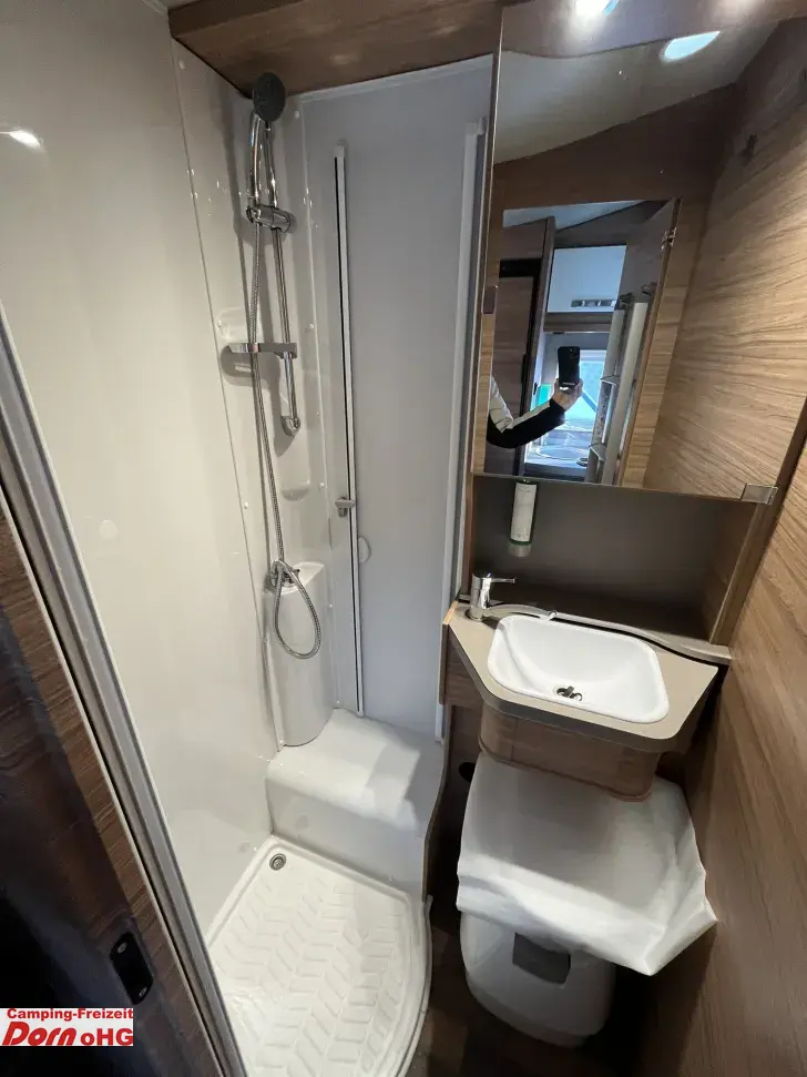 Fahrzeugbild Weinsberg CaraCompact Suite 640 MEG EDITION [PEPPER] Anhängerkupplung #12
