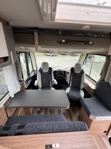 Sitzgruppe Weinsberg CaraCore 700 MEG 5 Personen 180PS Autom. 4 to.