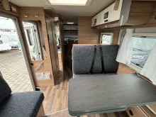 Sicht vorne-hinten Weinsberg CaraCore 700 MEG 5 Personen 180PS Autom. 4 to.
