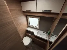 Toilette Weinsberg CaraCore 700 MEG 5 Personen 180PS Autom. 4 to.