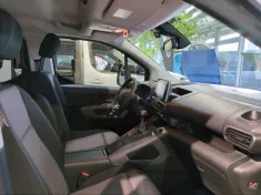Bild 10 Crosscamp Lite S, Ausziehbares Küchenmodul und Bett *Messe*