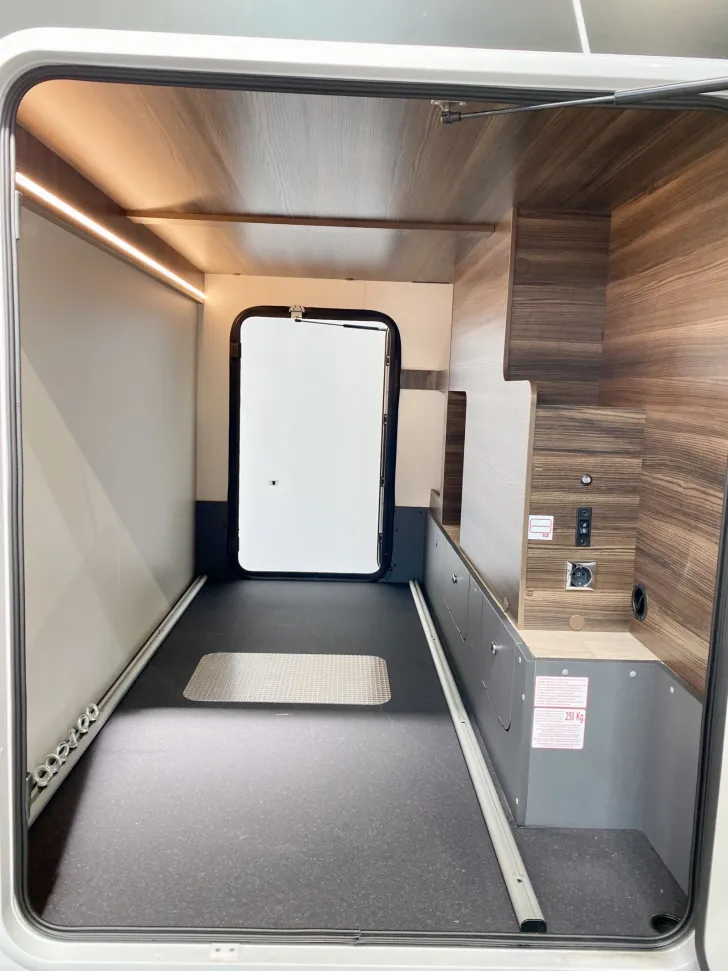 Fahrzeugbild Laika Ecovip H 4109 Messemarathon 14.07-30.08 #7