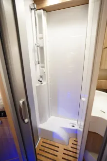 Fahrzeugbild Laika Ecovip L 2009 100 CARAVANS MÜSSEN RAUS! #9