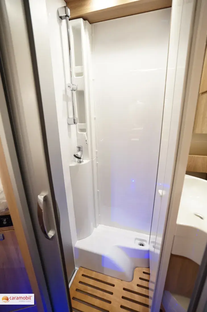 Fahrzeugbild Laika Ecovip L 2009 100 CARAVANS MÜSSEN RAUS! #9