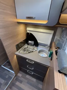 Fahrzeugbild Weinsberg CaraSuite 700 ME - Einzelbetten & Hubbett #11