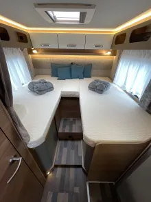Fahrzeugbild Weinsberg CaraSuite 700 ME - Einzelbetten & Hubbett #15