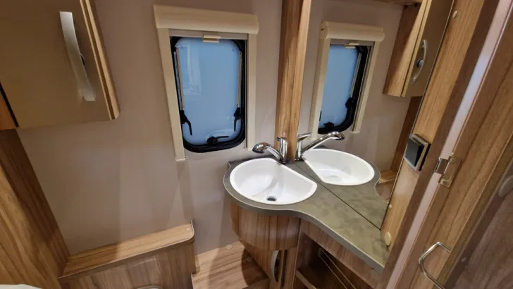 Fahrzeugbild Hymer Eriba Nova Light 425 #26