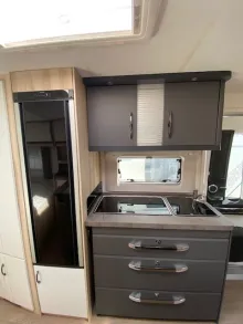 Fahrzeugbild Hobby De Luxe 560 KMFe #7