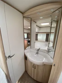 Fahrzeugbild Hobby De Luxe 560 KMFe #9