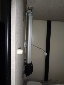 Fahrzeugbild McLouis Glamys 320 Alkoven Kat. 1 #13