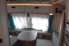 Bild 11 Hymer Eriba Touring 542 Harbour Blue, Längsbetten