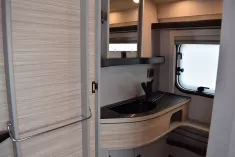 Bild 18 Hymer Eriba Touring 542 Harbour Blue, Längsbetten