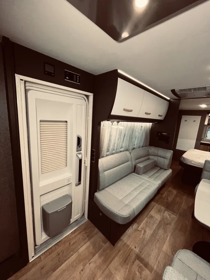 Fahrzeugbild Dethleffs Beduin Scandinavia 690 BQT Caravan Wochen! Gratis Vorzelt #14