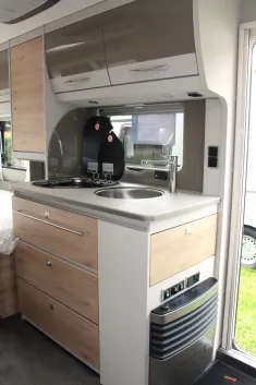 Bild 9 Dethleffs Nomad 460 EL Klimaanlage