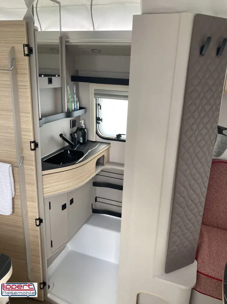 Fahrzeugbild Hymer Eriba Touring 430 Tango Red Edition #8