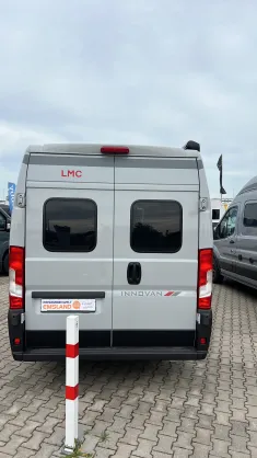 Schräg Hinten