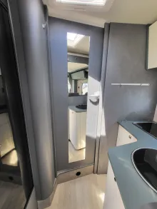 Fahrzeugbild Laika Kosmo L 409 #27