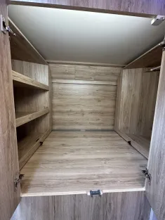 Bild 16 Eura Mobil Integra Line 695 LF Wechselrichter+Navi+Satanlage